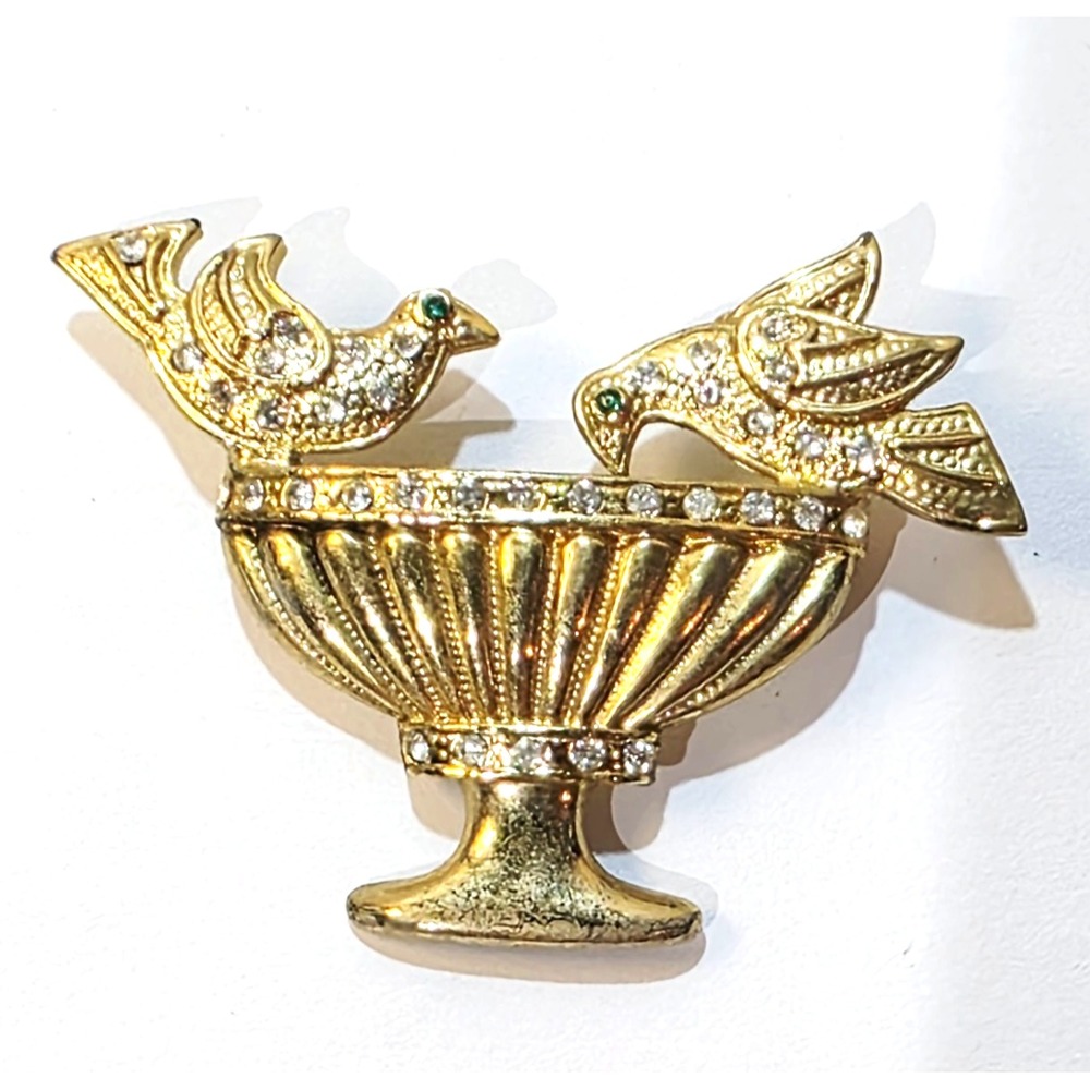 Vintage Gold Tone Clear Rhinestone Birds Drinking Birdbath Fountain Pin Brooch